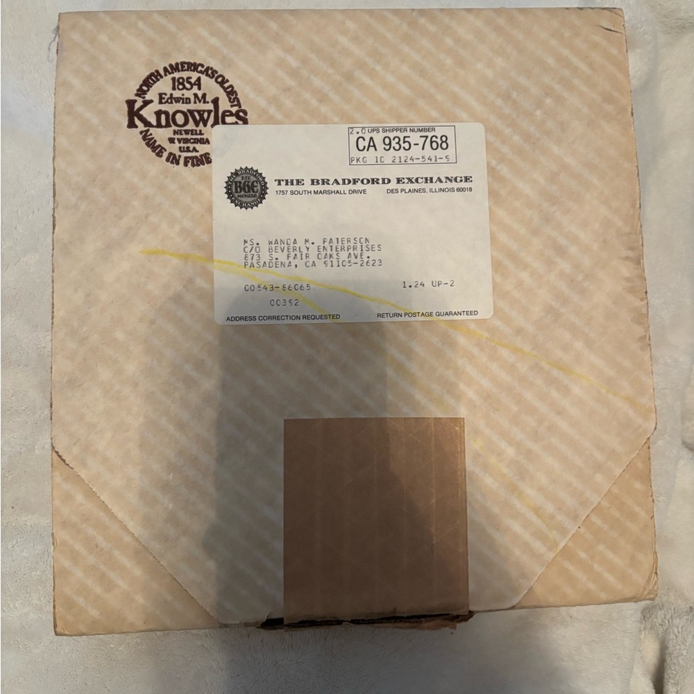 The Edwin M Knowles China Co “We Kiss In A Shadow”- Still In Box- RARE 1985 - Picture 9 of 9